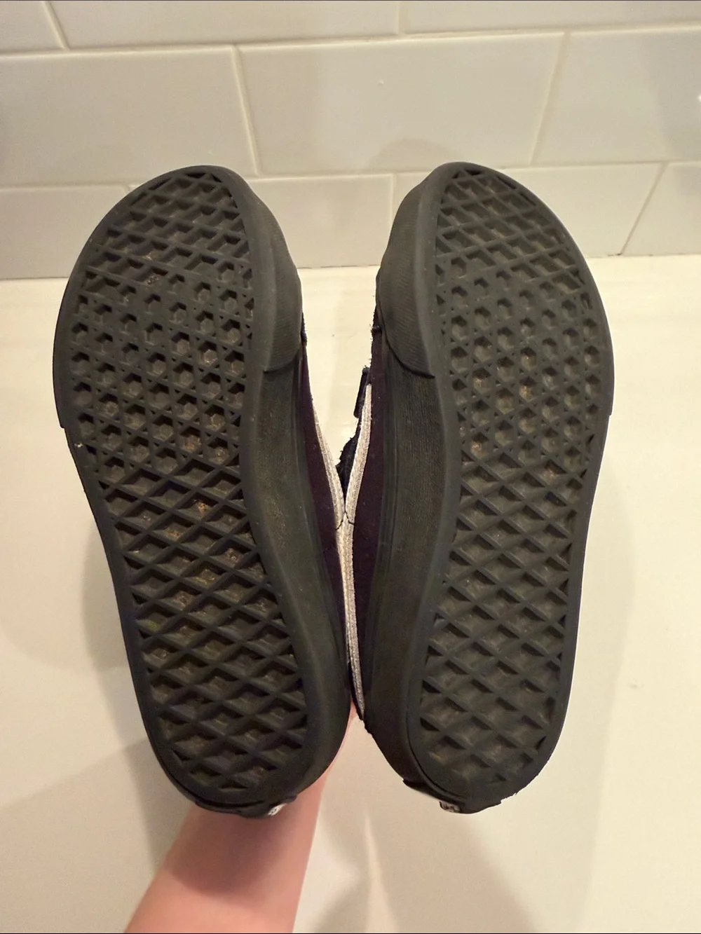 Vans Little Kids Sk8-Mid V Shoe Black Velcro Sneakers! Side 2.5.